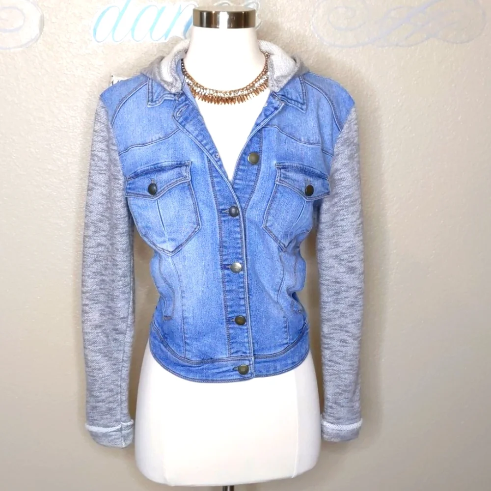 TINSELTOWN Coutoure Denim Jacket Size S /M